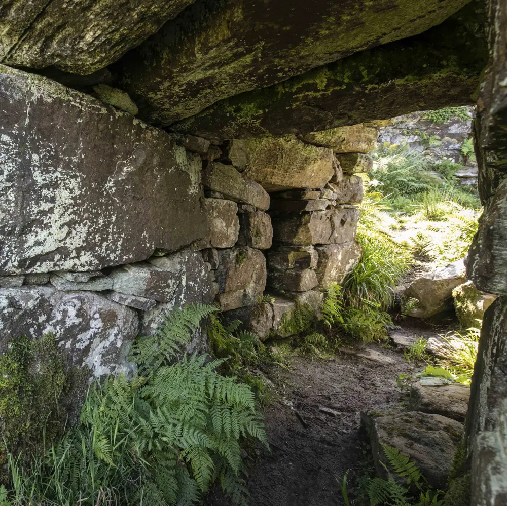 2b Caisteal Grugaig entrance passage copyright Lynn Fraser low res